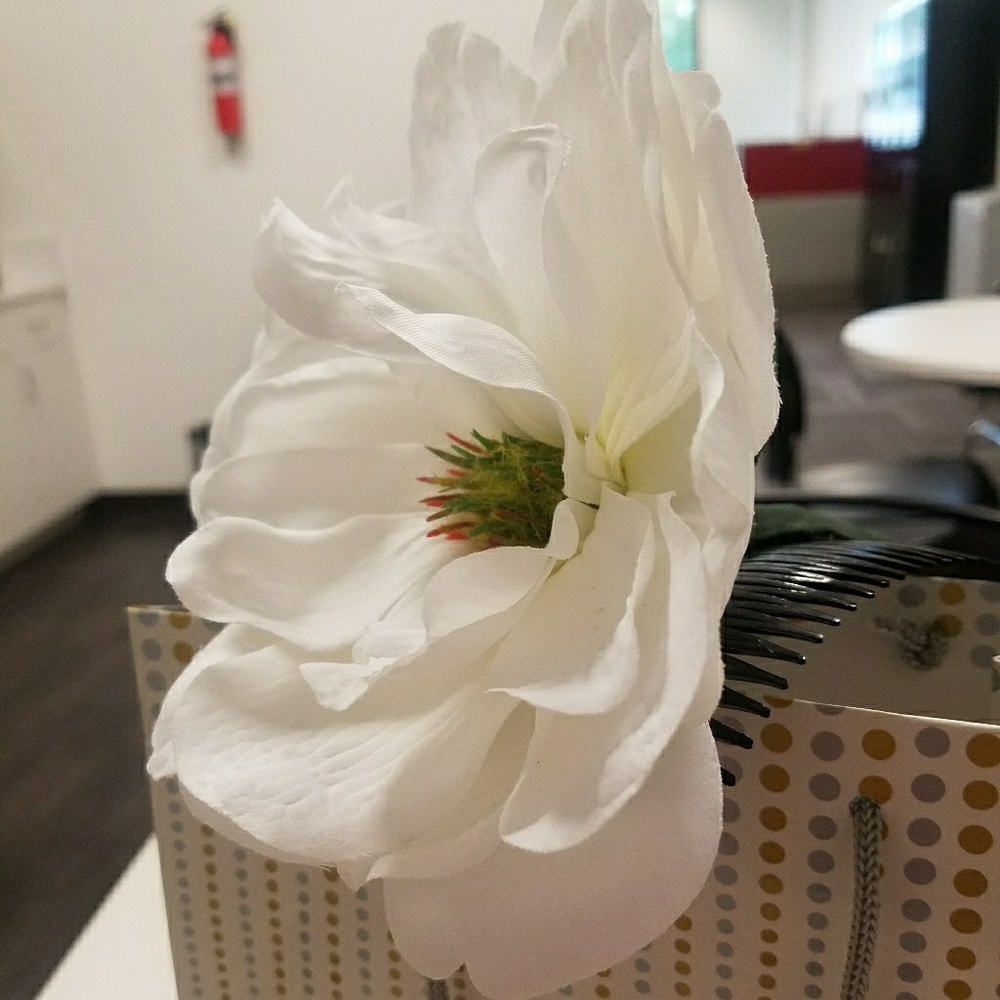 Handmade Magnolia Flower Hair comb! - Picture 8 of 8